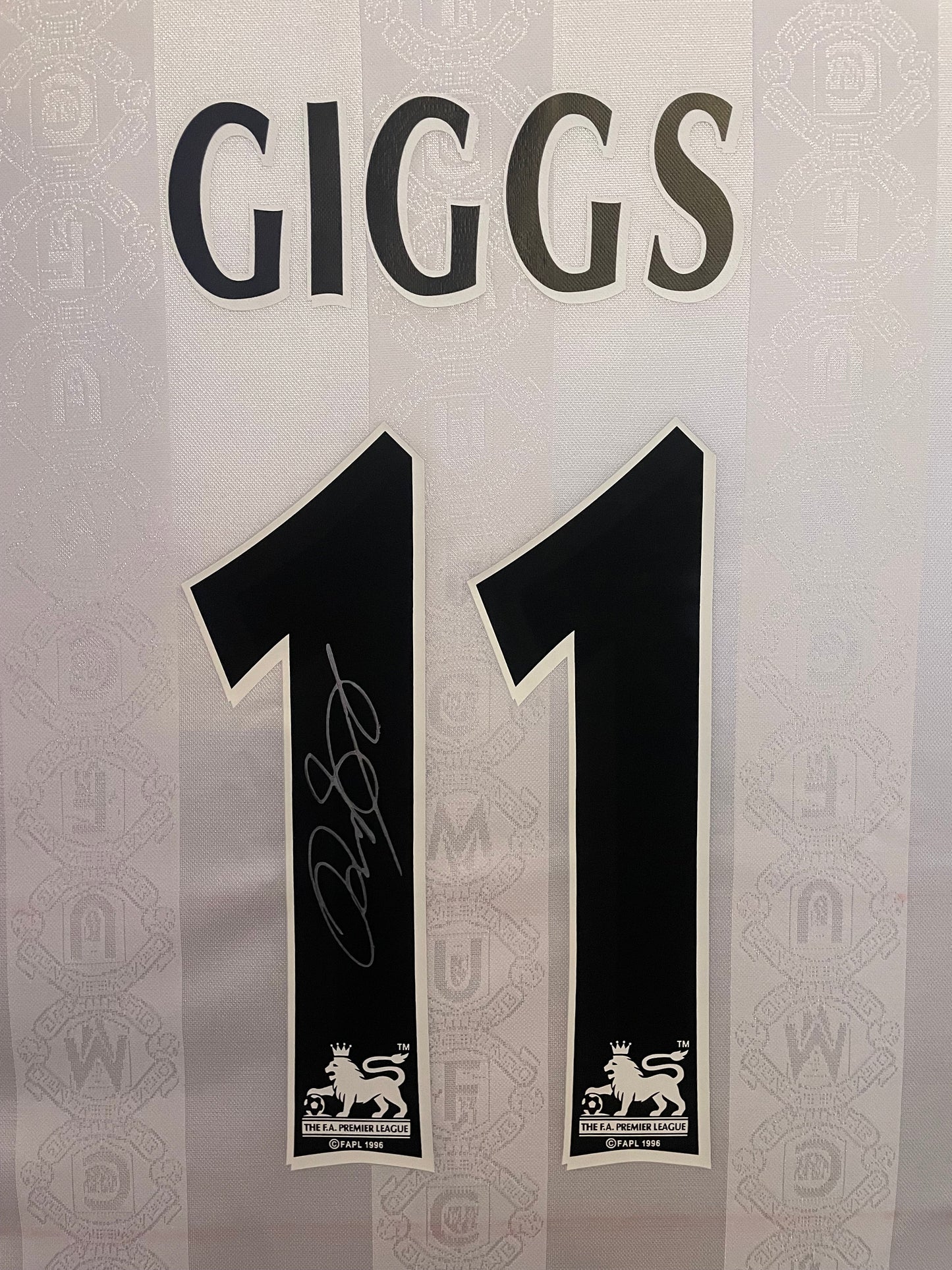 Ryan Giggs Signed Manchester United 1998/99 Framed Away Shirt with COA